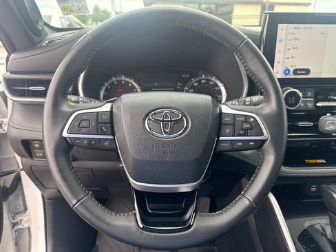 Used 2024 Toyota Highlander XSE FWD image 29