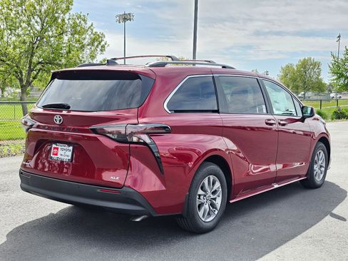 New 2026 Toyota Sienna XLE AWD/4WD image 5