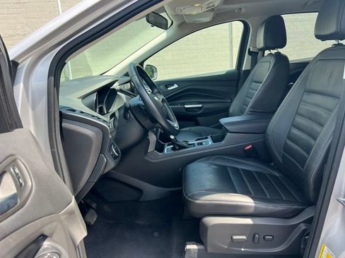 Used 2017 Ford Escape SE w/ SE Leather Comfort Package FWD image 4