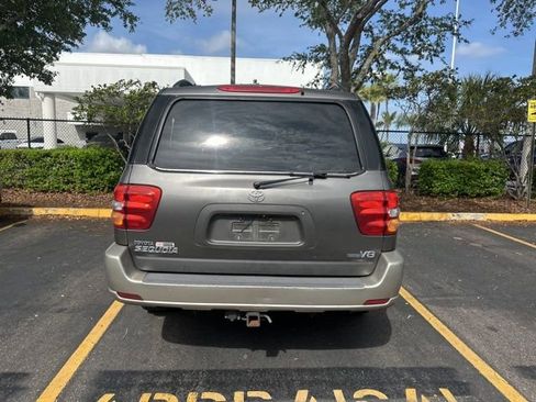 Used 2004 Toyota Sequoia SR5 image 2