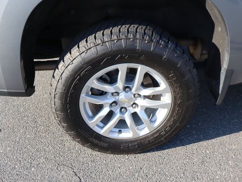 Used 2021 Chevrolet Silverado 1500 LT AWD/4WD image 38