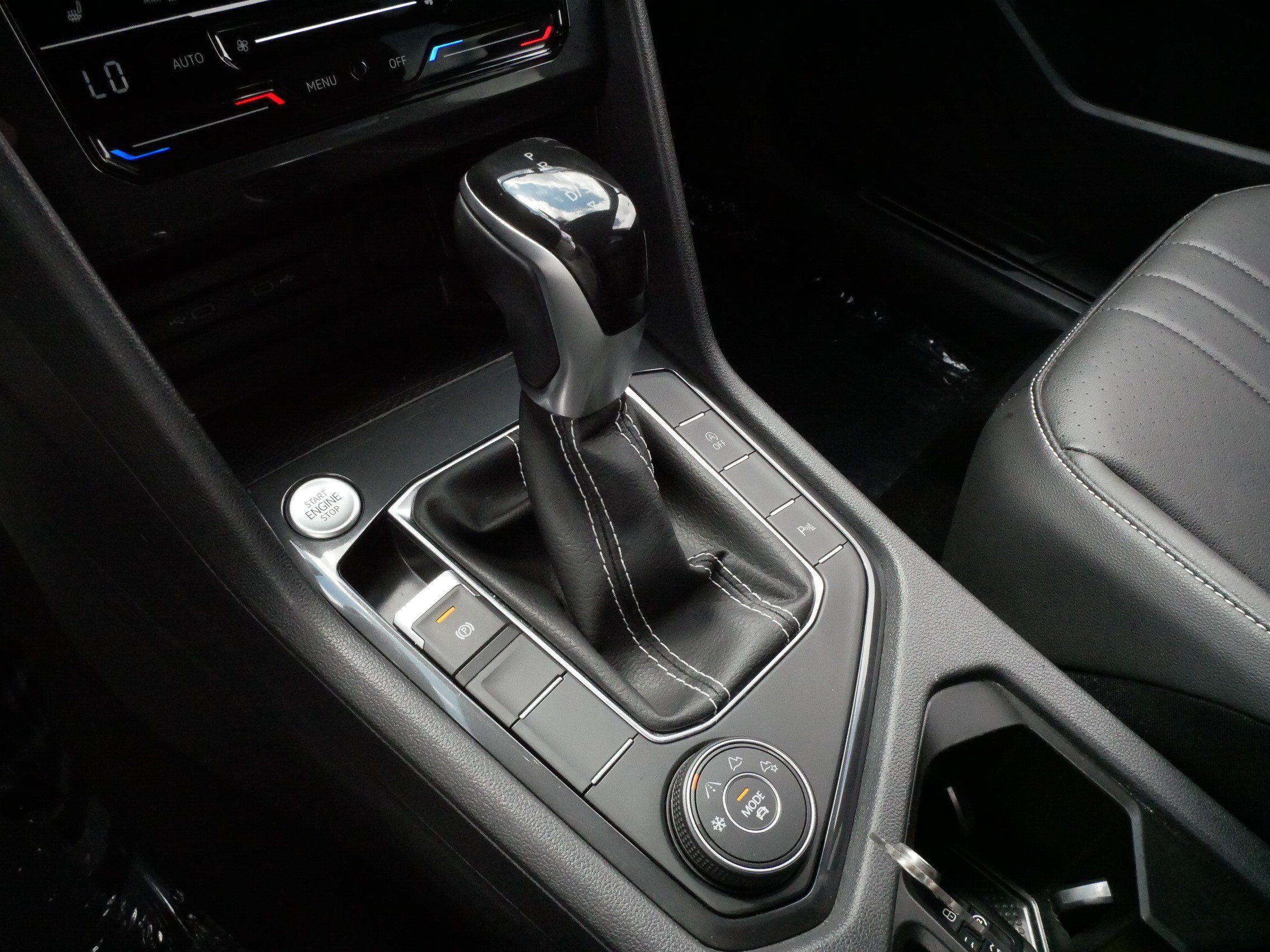 Certified 2022 Volkswagen Tiguan SE R-Line AWD/4WD image 24