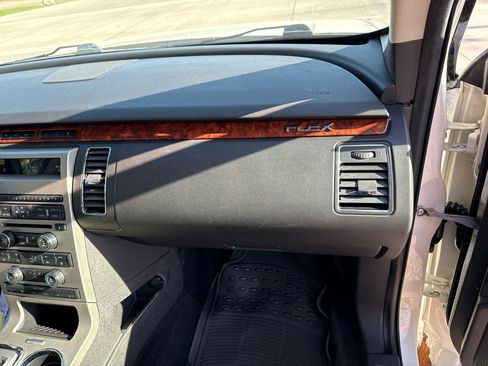 Used 2009 Ford Flex Limited image 35