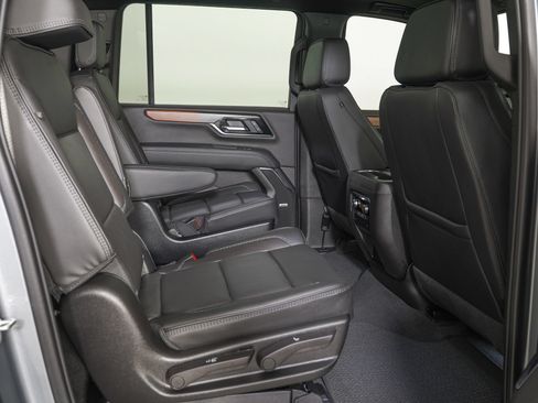Used 2026 GMC Yukon XL Denali w/ Sun & Power Step Package AWD/4WD image 10