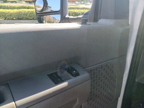 Used 2013 Ford E-450 and Econoline 450 Super Duty w/ Interior Upgrade Pkg RWD image 32
