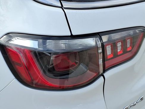 Used 2024 Jeep Compass Latitude image 12