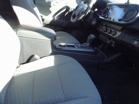 Used 2022 Toyota Tacoma SR image 25