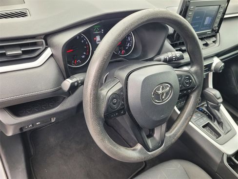 Used 2022 Toyota RAV4 XLE image 26