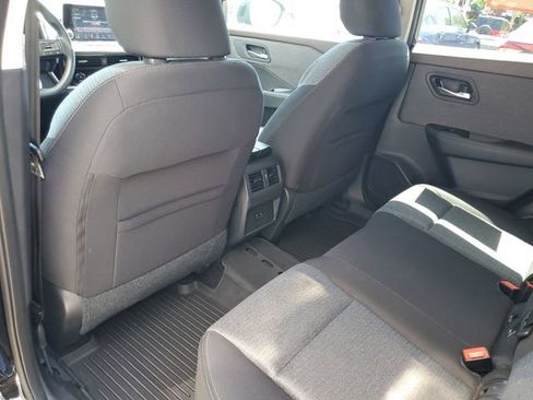 Certified 2022 Nissan Rogue SV image 29