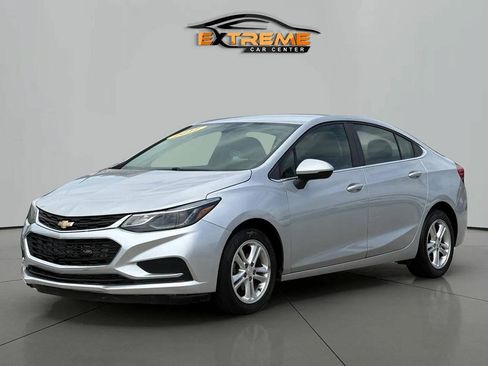 Used 2017 Chevrolet Cruze LT FWD image 2