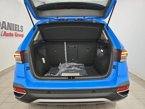New 2026 Volkswagen Taos SE FWD image 31