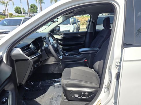 Certified 2024 Jeep Grand Cherokee Laredo RWD image 13