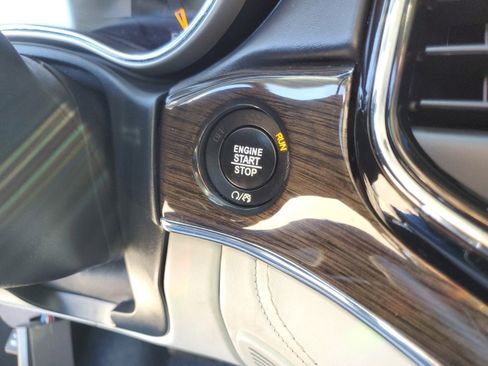 Used 2020 Jeep Grand Cherokee Summit image 19