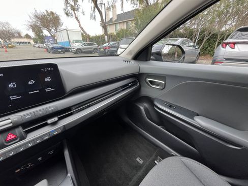 Used 2025 Kia K4 LXS image 34