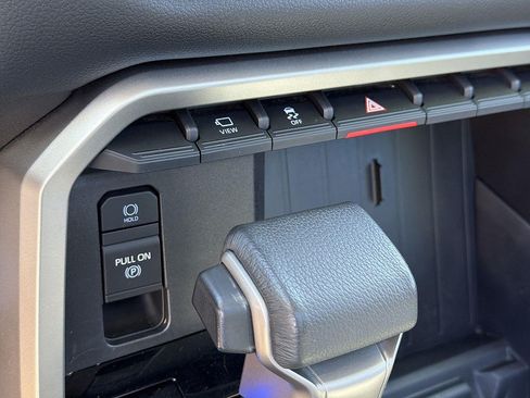 Used 2024 Toyota Tundra Limited AWD/4WD image 39