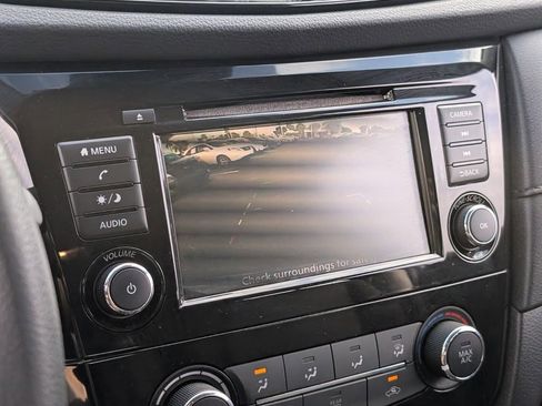 Used 2019 Nissan Rogue S image 23