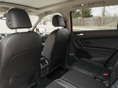 Used 2018 Volkswagen Tiguan SEL Premium image 26