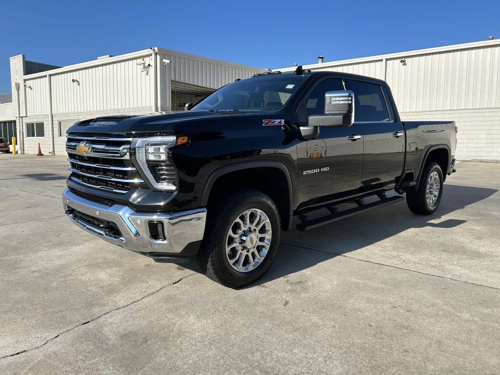 Used 2025 Chevrolet Silverado 2500 LTZ w/ LTZ Convenience Package AWD/4WD image 7