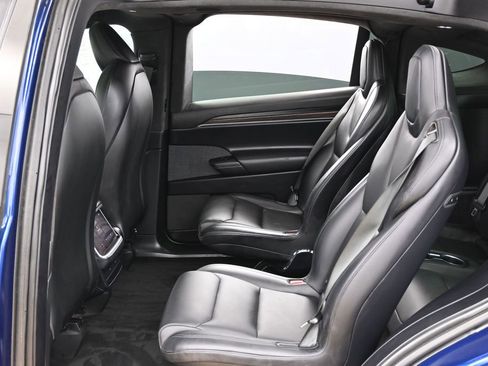 Used 2022 Tesla Model X image 35