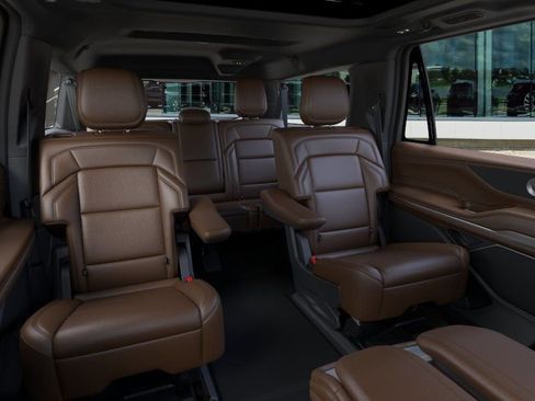 New 2026 Lincoln Navigator L Reserve AWD/4WD image 11
