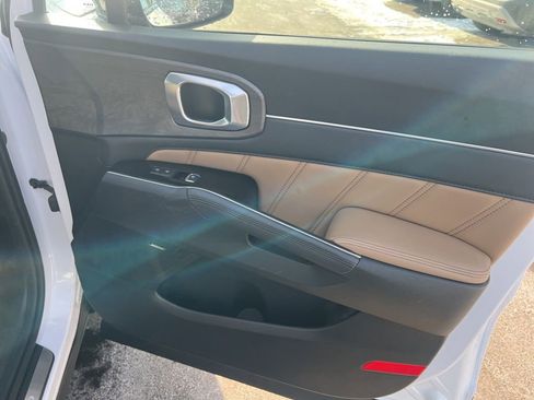 Certified 2025 Kia Sorento SX Prestige w/ Olive Brown Leather Package image 23