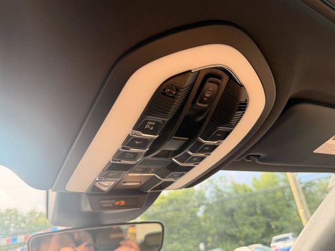 Used 2019 Porsche Macan AWD/4WD image 33