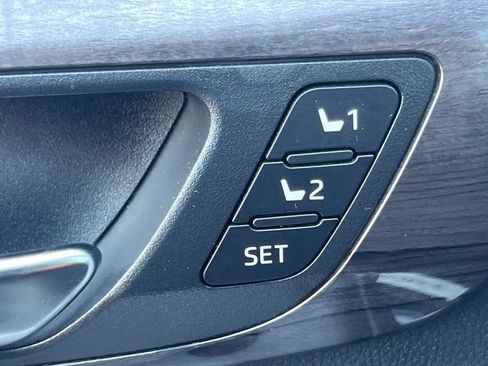 Used 2021 Toyota Highlander Limited image 24