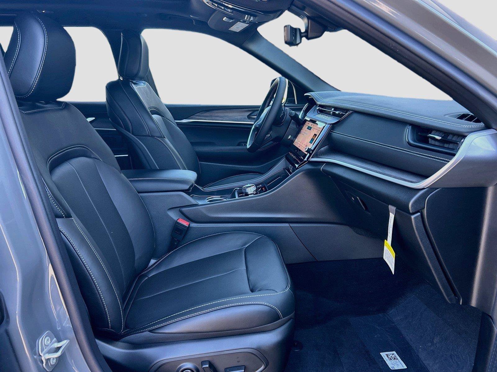 New 2027 Jeep Grand Cherokee Limited AWD/4WD image 18