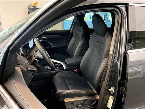 Certified 2025 Audi Q5 Prestige AWD/4WD image 8