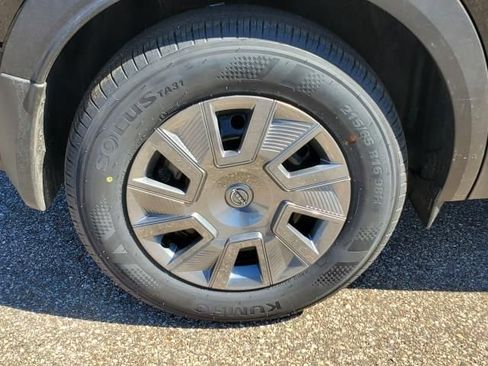 Used 2025 Nissan Kicks S image 5