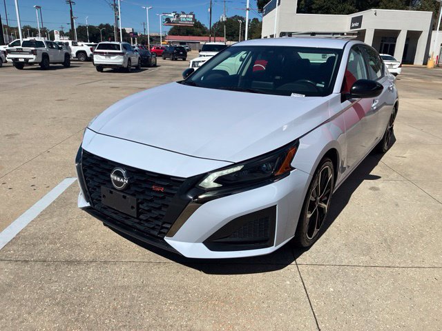 Used 2024 Nissan Altima 2.5 SR FWD image 3