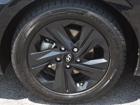 Used 2023 Hyundai Elantra SEL FWD image 9