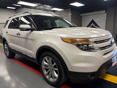 Used 2014 Ford Explorer Limited w/ Equipment Group 302A AWD/4WD image 6