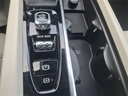 Used 2021 Volvo V60 T5 Cross Country image 20