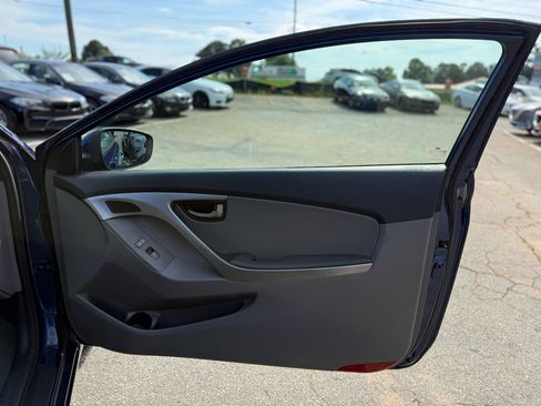 Used 2013 Hyundai Elantra SE image 33
