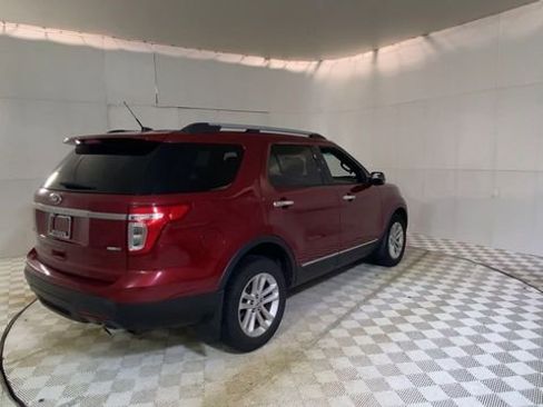 Used 2014 Ford Explorer XLT w/ Equipment Group 202A image 3