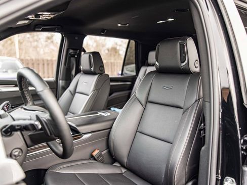 Used 2025 Cadillac Escalade Luxury image 20