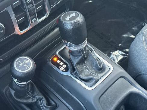 Used 2024 Jeep Wrangler Unlimited Sahara AWD/4WD image 24