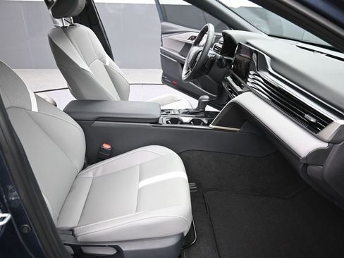 Used 2026 Toyota Camry Hybrid image 14