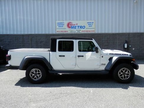 Used 2024 Jeep Gladiator Rubicon w/ Technology Group AWD/4WD image 9
