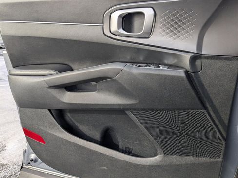 Used 2024 Kia Sorento S image 13