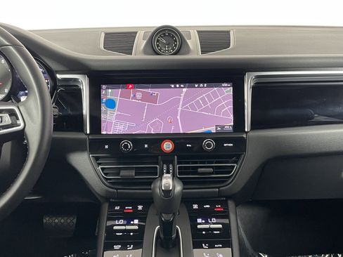 Used 2025 Porsche Macan image 19
