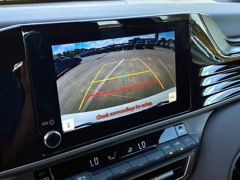 Used 2025 Toyota Camry SE image 15