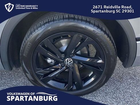 Used 2024 Volkswagen Tiguan SE R-Line image 9