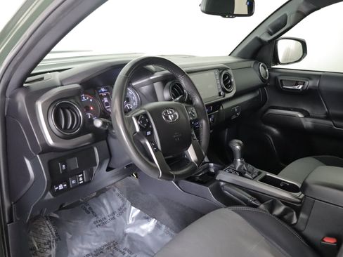 Used 2021 Toyota Tacoma TRD Sport w/ Technology Package AWD/4WD image 9
