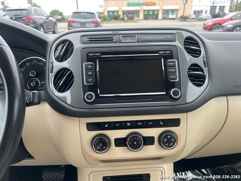 Used 2014 Volkswagen Tiguan SE image 20