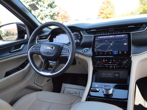 Certified 2023 Jeep Grand Cherokee L Limited w/ Luxury Tech Group II image 39