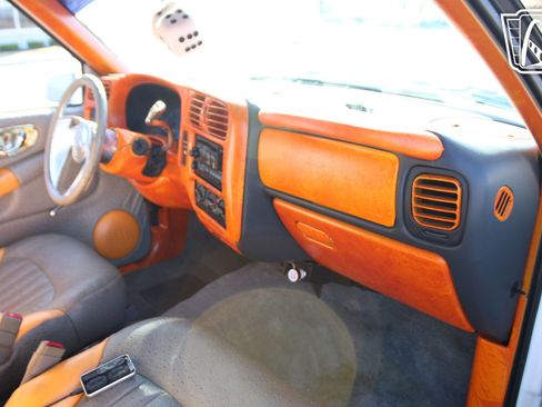 Used 2000 Chevrolet S10 Pickup Xtreme w/ Preferred Equipment Group image 11