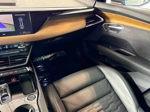 Used 2023 Audi e-tron GT Premium Plus image 21