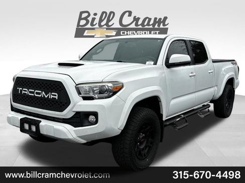Used 2017 Toyota Tacoma SR5 AWD/4WD image 19